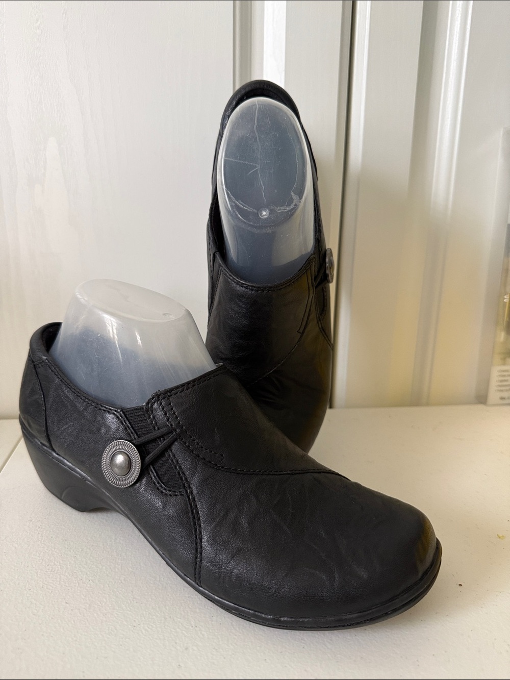 New with Tag - Clarks Black Leather Slip-On Loafers. Channing Collection (sz 8.5